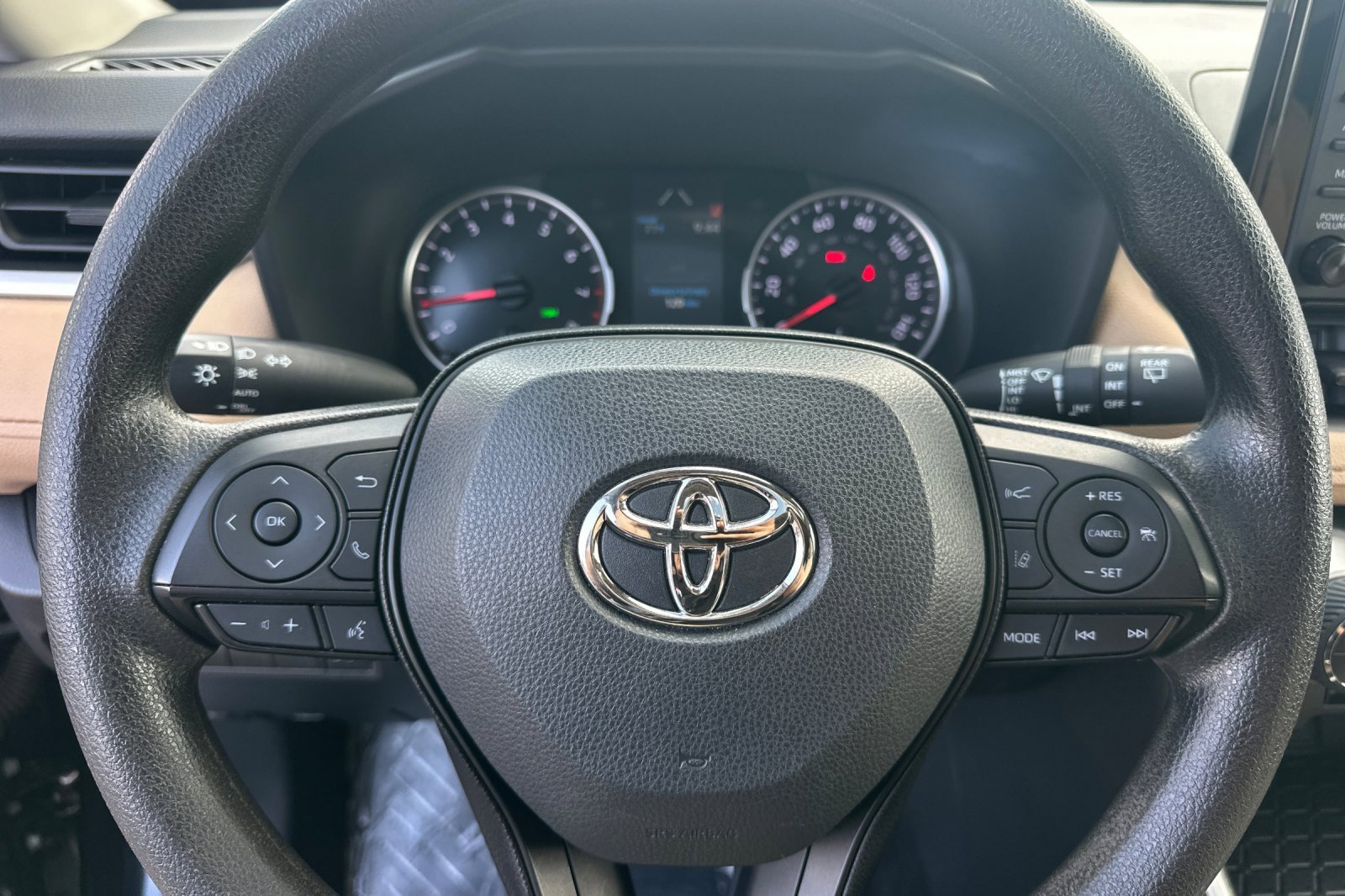 Used 2022 Toyota RAV4 XLE w/ Convenience Package image 30