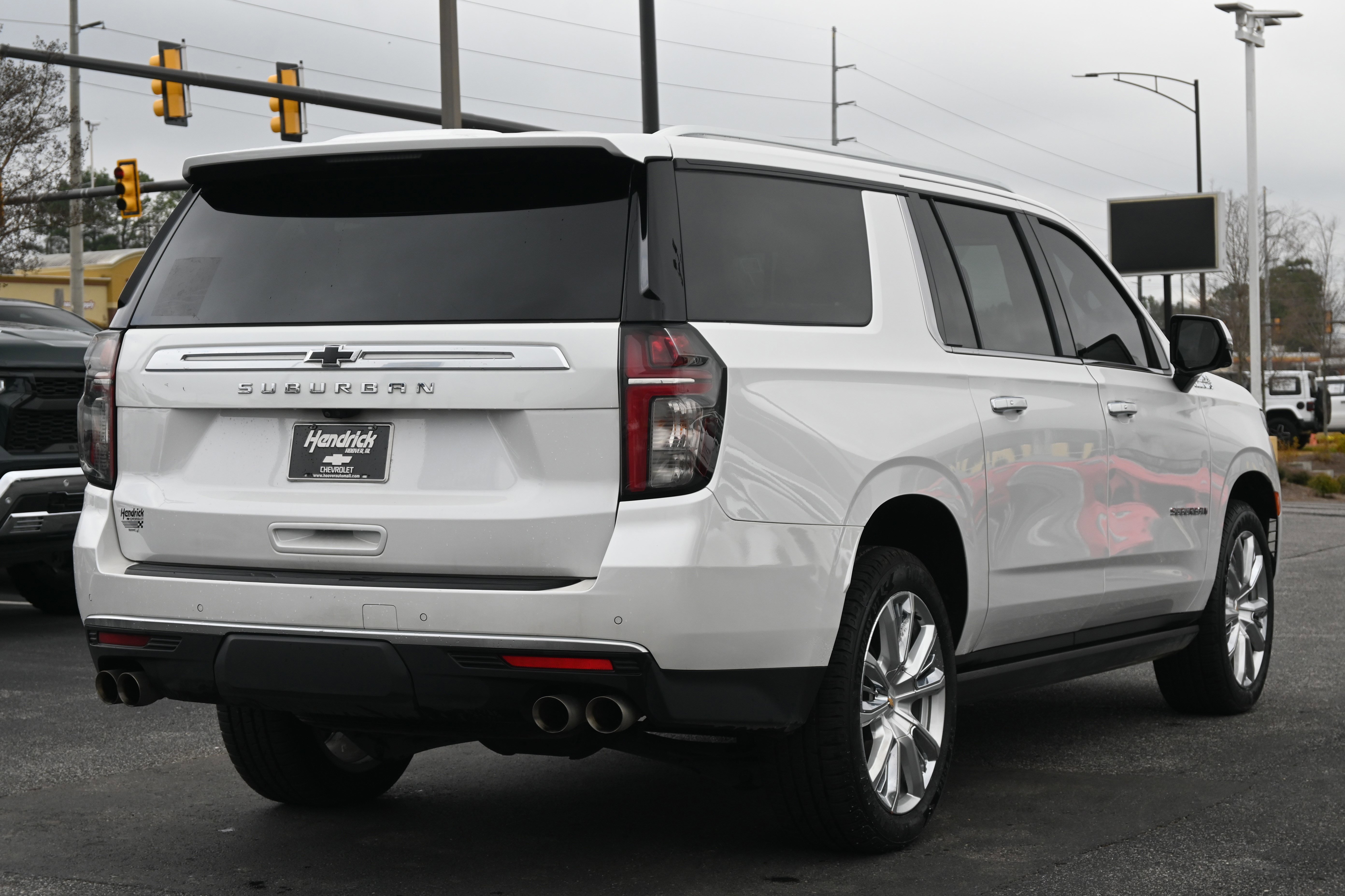 Used 2023 Chevrolet Suburban High Country image 12