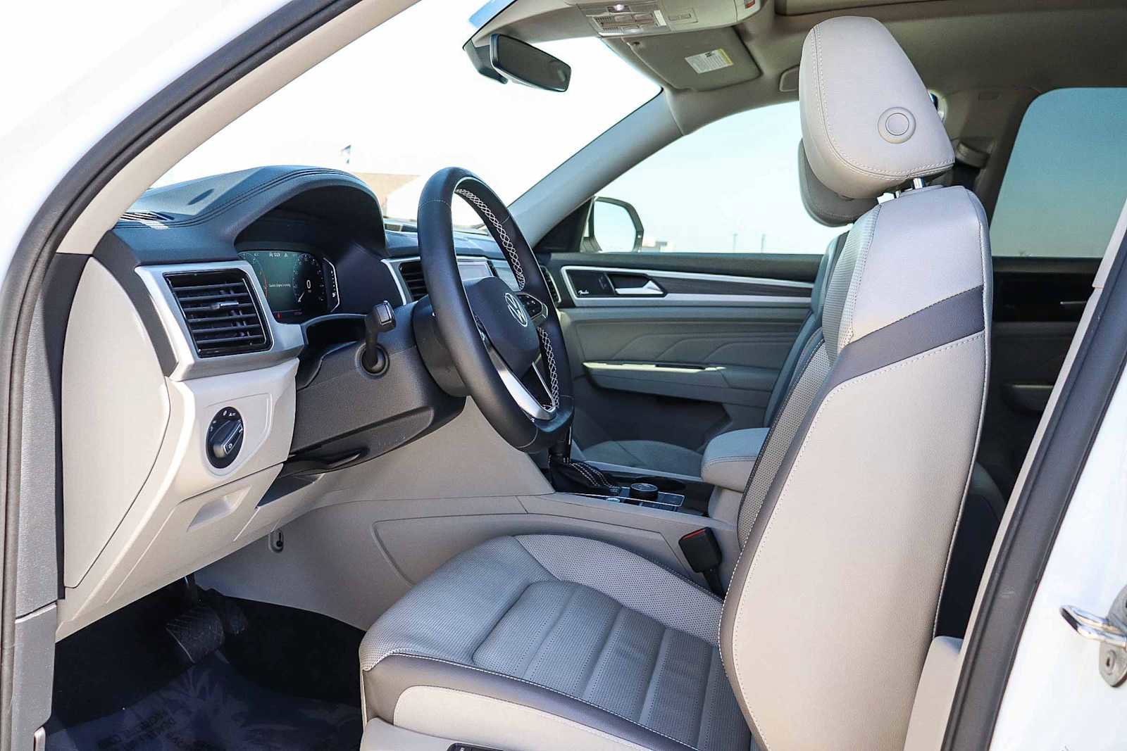 Used 2021 Volkswagen Atlas SEL Premium image 18