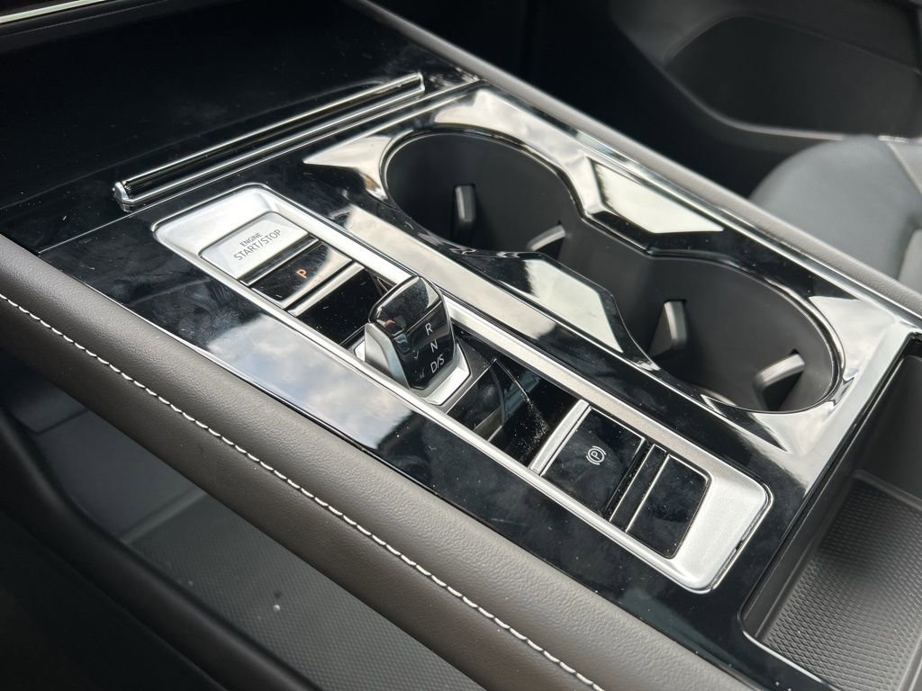 Used 2025 Volkswagen Atlas Cross Sport SEL image 32