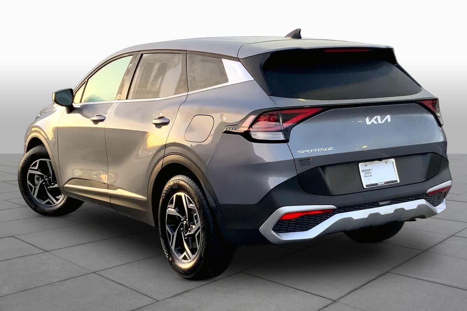 Used 2025 Kia Sportage LX FWD image 11