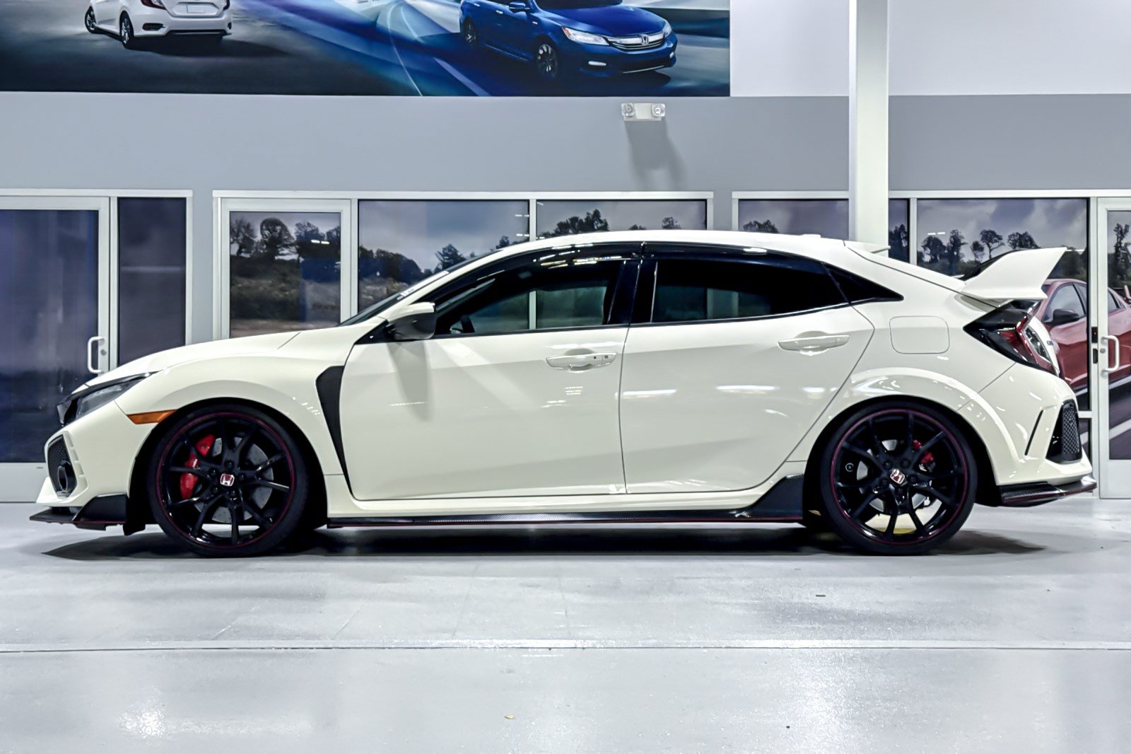 Used 2018 Honda Civic Type R image 2