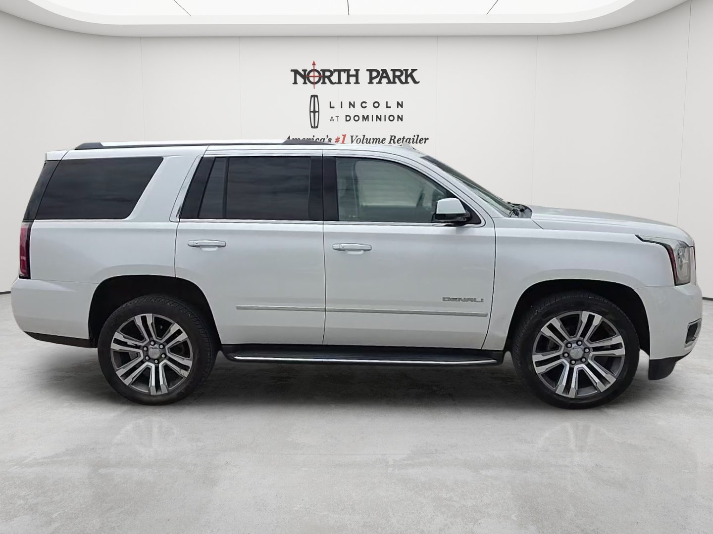 Used 2017 GMC Yukon Denali w/ Open Road Package RWD image 4