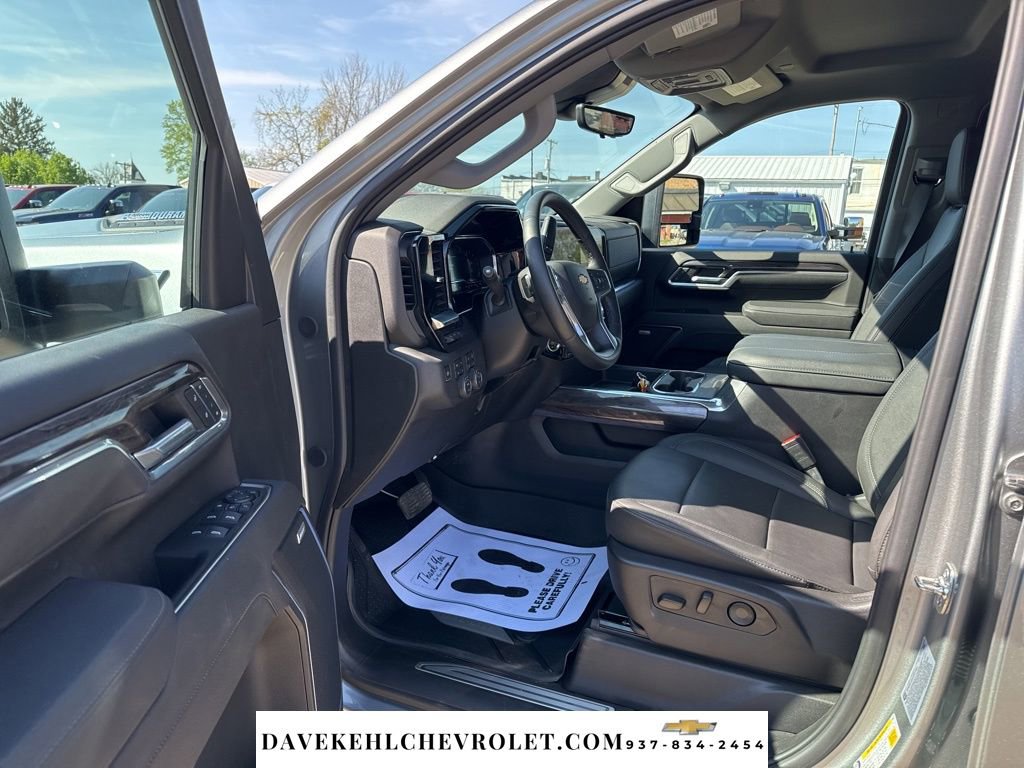 Used 2025 Chevrolet Silverado 2500 LTZ w/ LTZ Premium Package AWD/4WD image 16