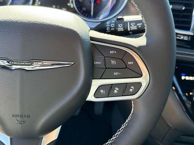 New 2026 Chrysler Pacifica Select image 16