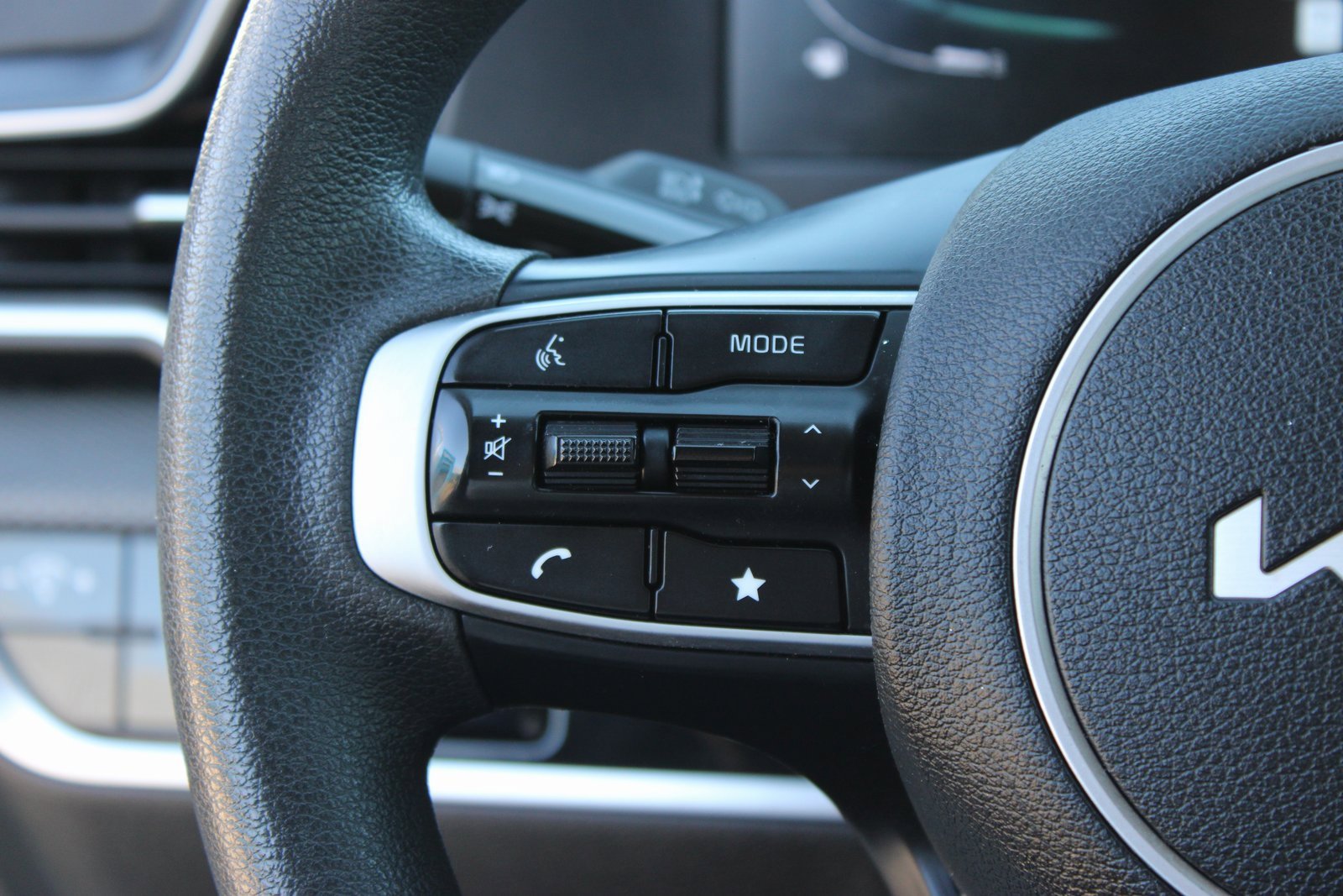 Used 2025 Kia Sportage LX image 15