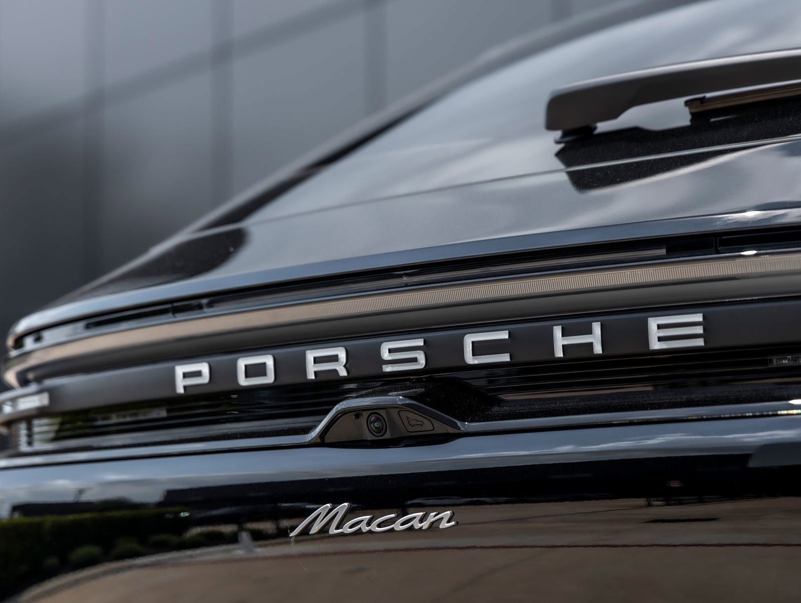 Certified 2025 Porsche Macan Electric image 14