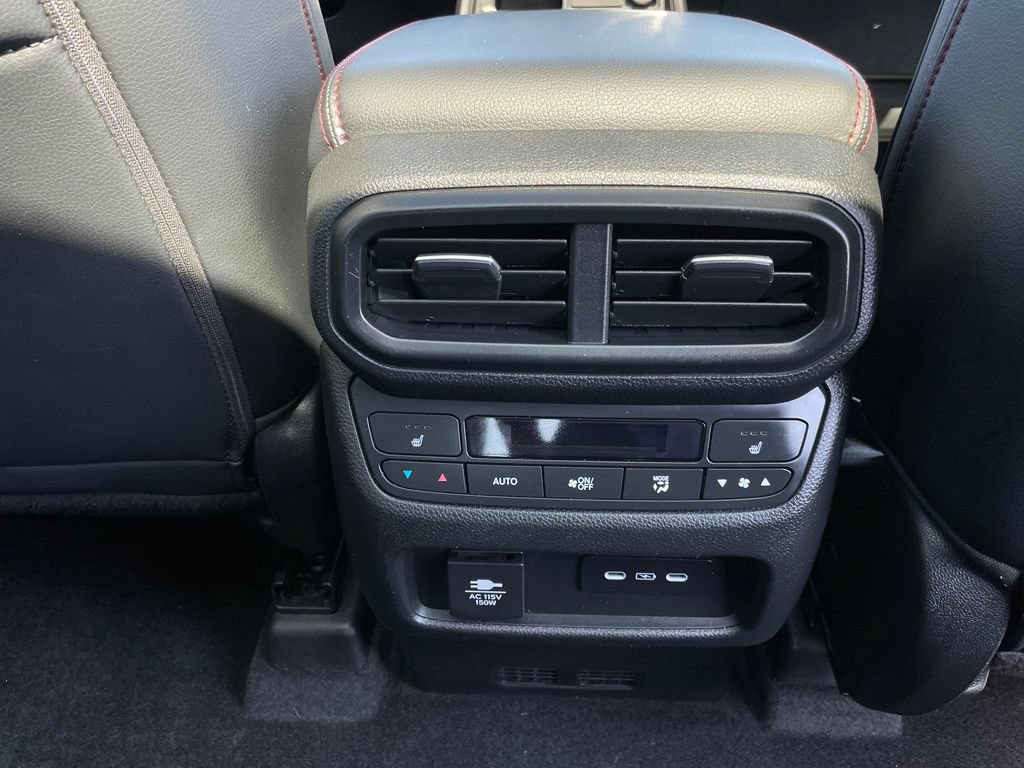 Certified 2025 Honda Pilot Black Edition image 38