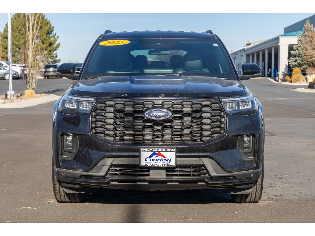 Used 2025 Ford Explorer ST-Line w/ ST-Line Street Pack image 8
