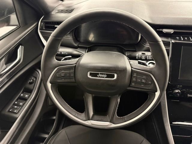 Used 2025 Jeep Grand Cherokee Laredo X w/ Luxury Tech Group I image 16