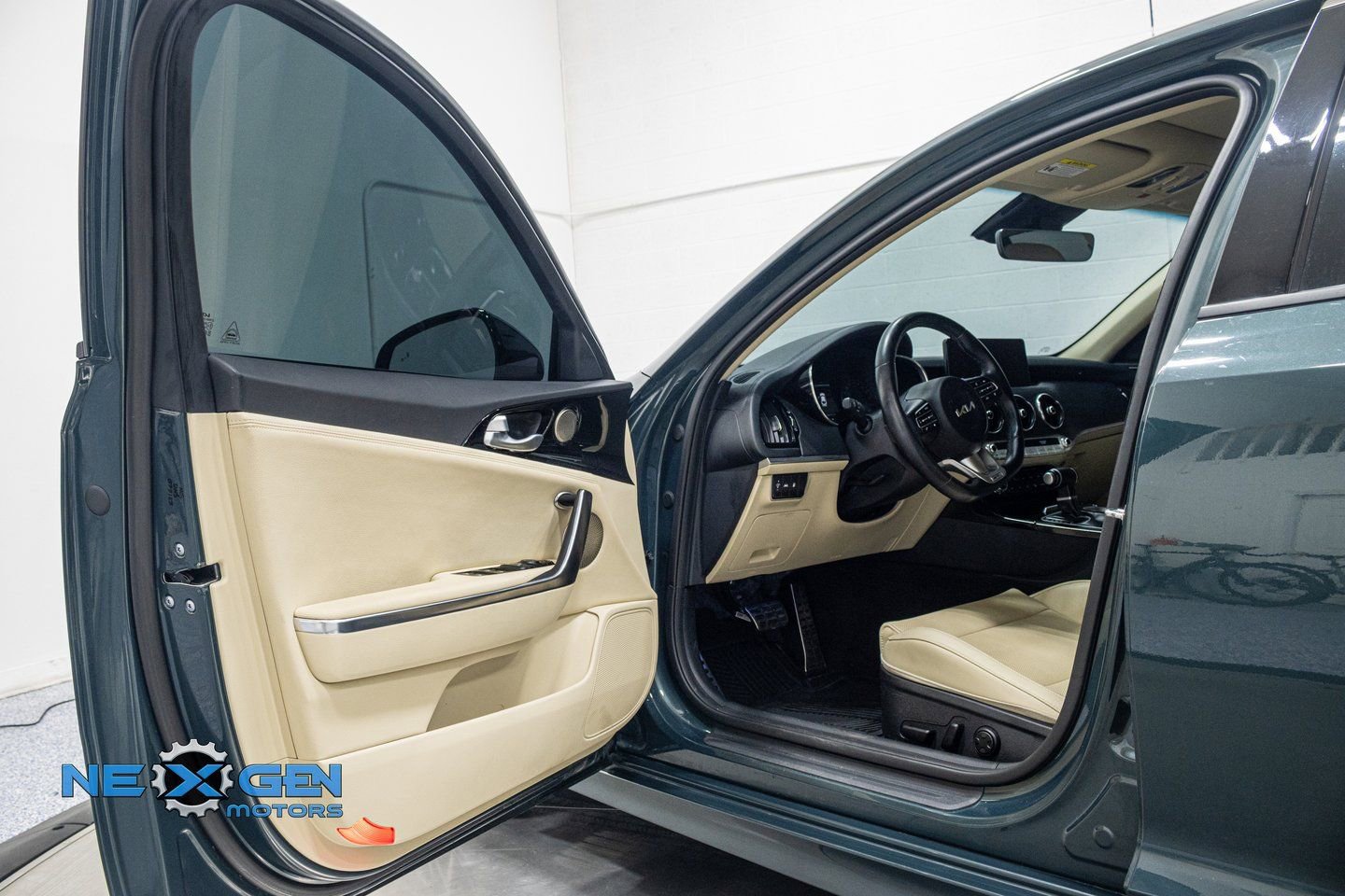 Used 2023 Kia Stinger GT-Line w/ Sun & Sound Package image 9