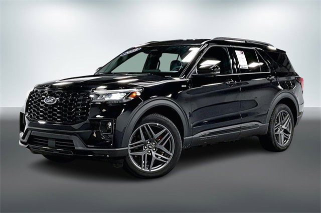 Used 2025 Ford Explorer ST-Line w/ ST-Line Street Pack image 3