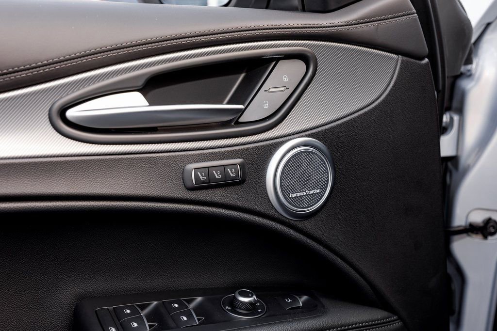 New 2025 Alfa Romeo Stelvio Sprint image 25
