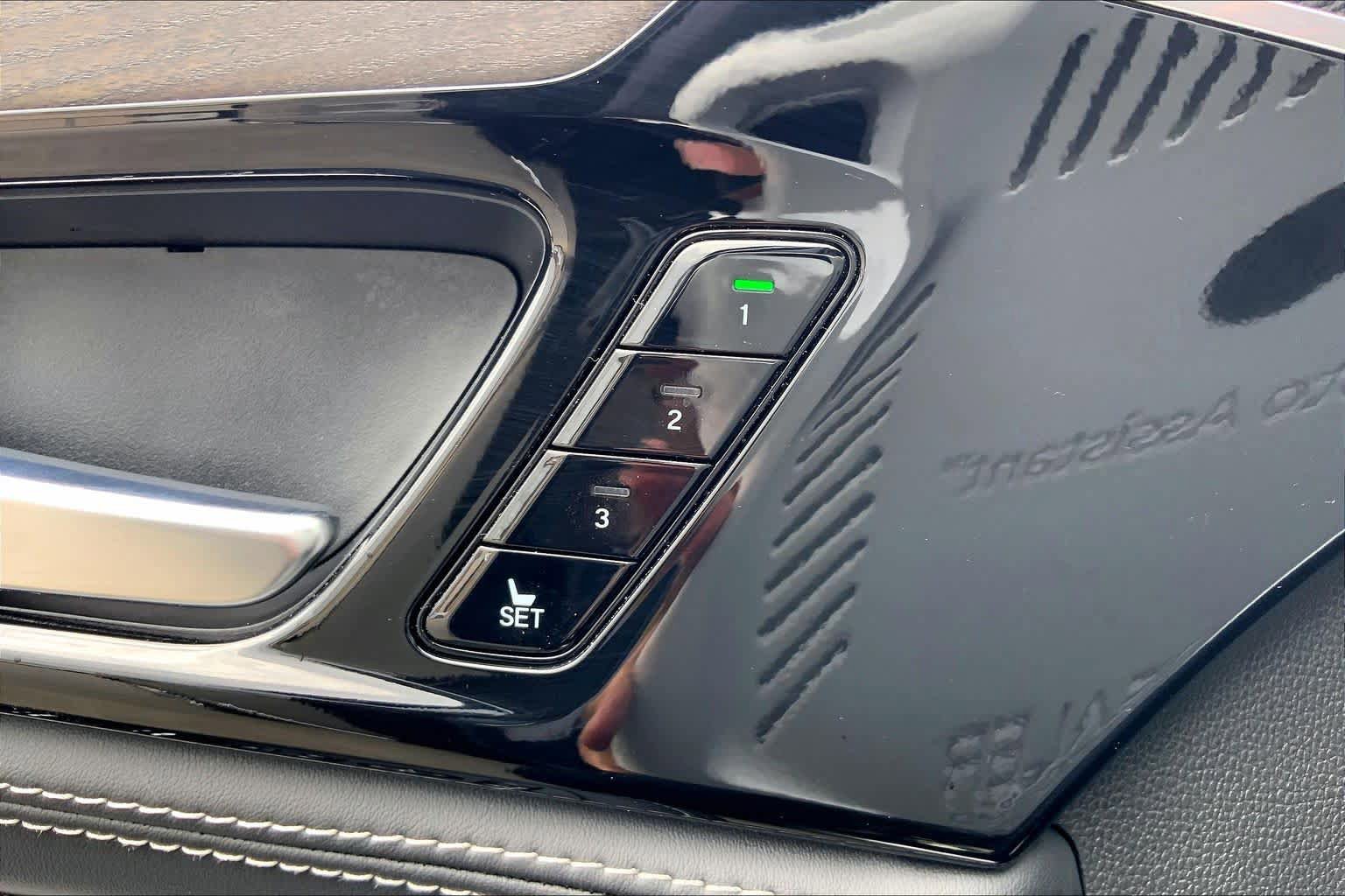 Used 2023 Acura MDX SH-AWD w/ Advance Package image 32