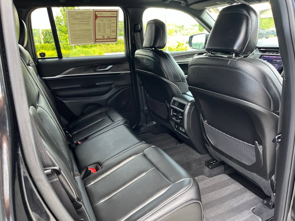 Used 2025 Jeep Grand Cherokee Limited AWD/4WD image 24
