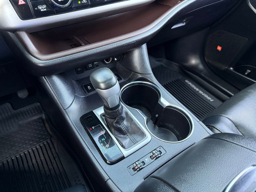 Used 2019 Toyota Highlander Limited AWD/4WD image 16