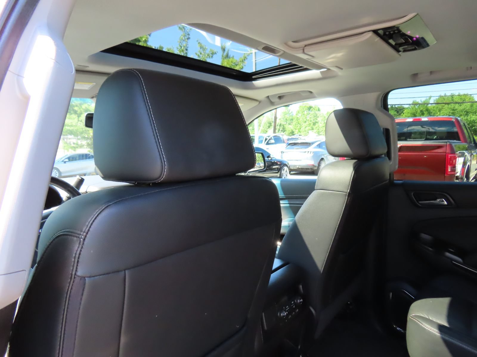 Used 2020 GMC Yukon XL SLT w/ Premium Edition AWD/4WD image 33