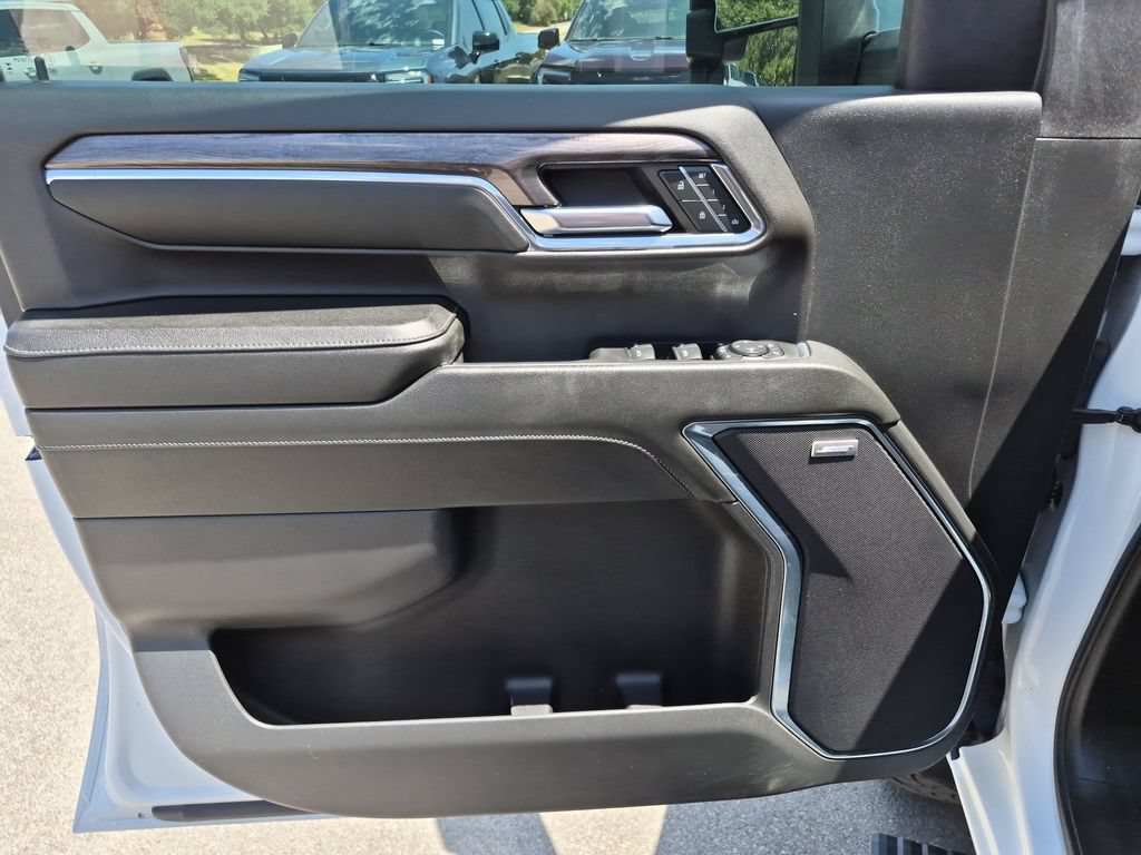 Used 2024 Chevrolet Silverado 2500 LTZ w/ LTZ Plus Package AWD/4WD image 20