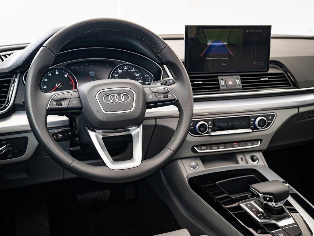 Used 2024 Audi Q5 2.0T Premium w/ Convenience Package image 4
