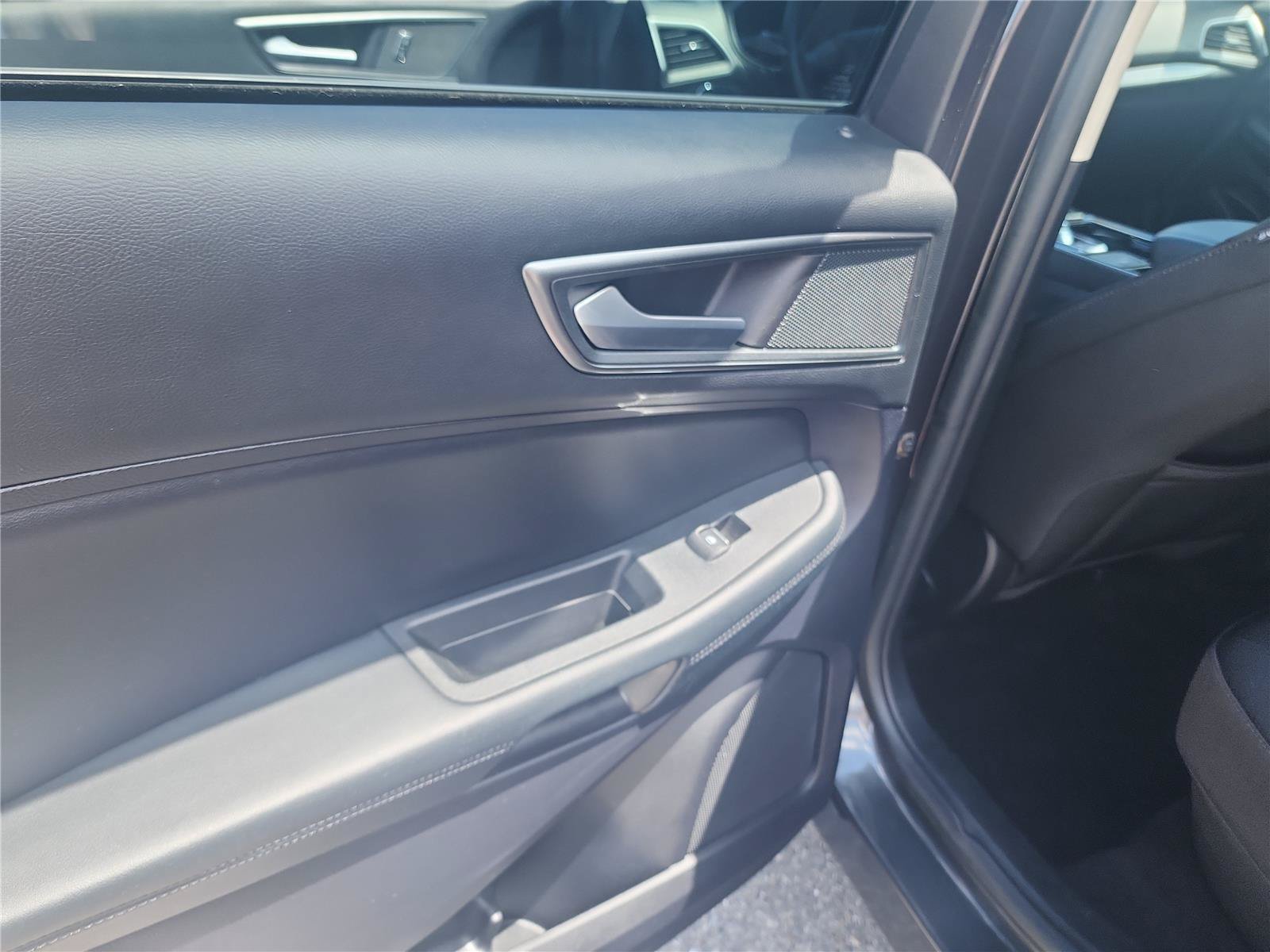 Certified 2020 Ford Edge SE FWD image 15