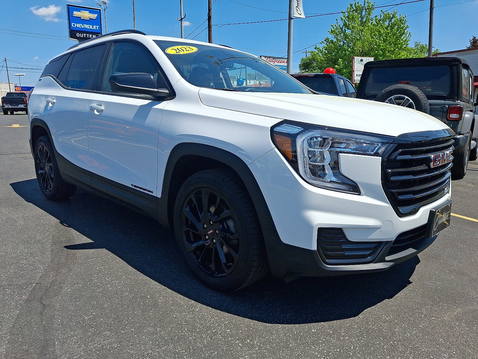 Used 2023 GMC Terrain SLE w/ Elevation Edition AWD/4WD image 7
