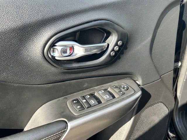 Used 2021 Jeep Cherokee High Altitude AWD/4WD image 20