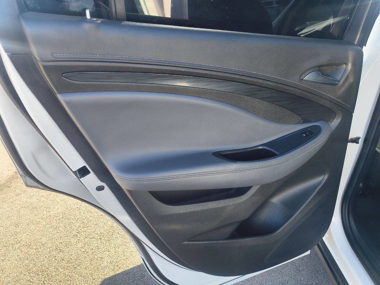 Used 2020 Buick Envision Essence image 17