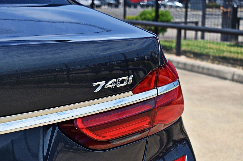 Used 2019 BMW 740i w/ Executive Package RWD image 53