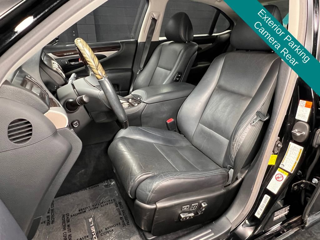 Used 2017 Lexus LS 460 w/ Comfort Package RWD image 4