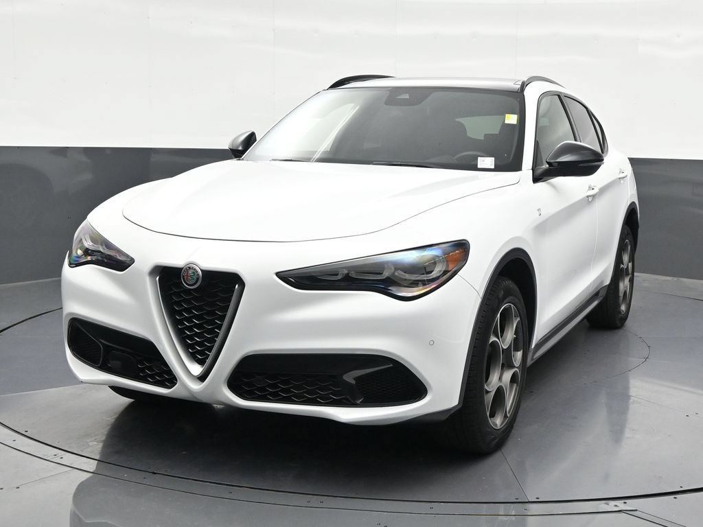 Used 2024 Alfa Romeo Stelvio Ti AWD/4WD image 9
