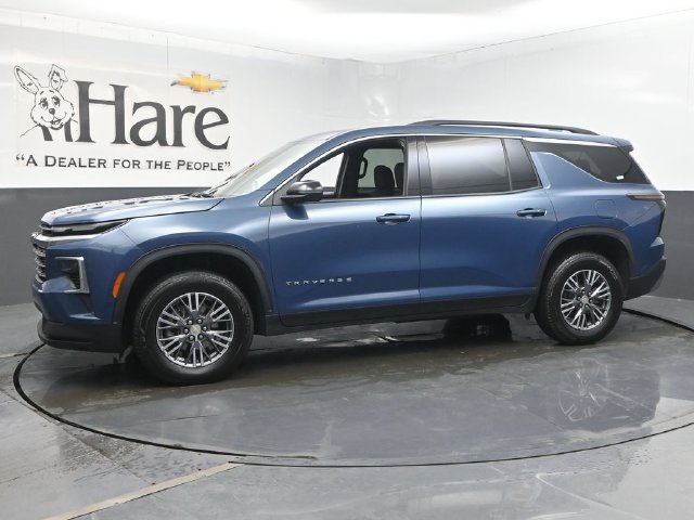 Used 2025 Chevrolet Traverse LT FWD image 39