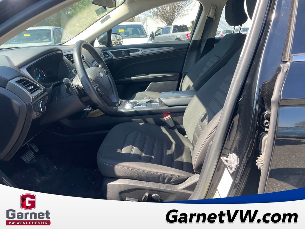 Used 2018 Ford Fusion SE w/ Fusion SE Technology Package image 10