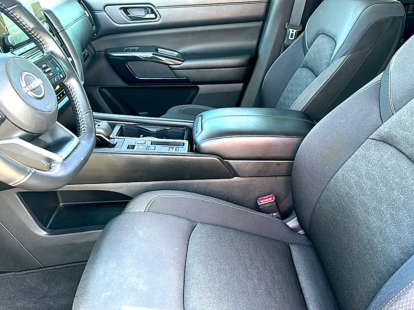 Used 2024 Nissan Pathfinder SV FWD image 13