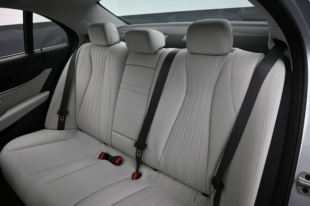 Used 2023 Mercedes-Benz E 350 4MATIC Sedan image 25
