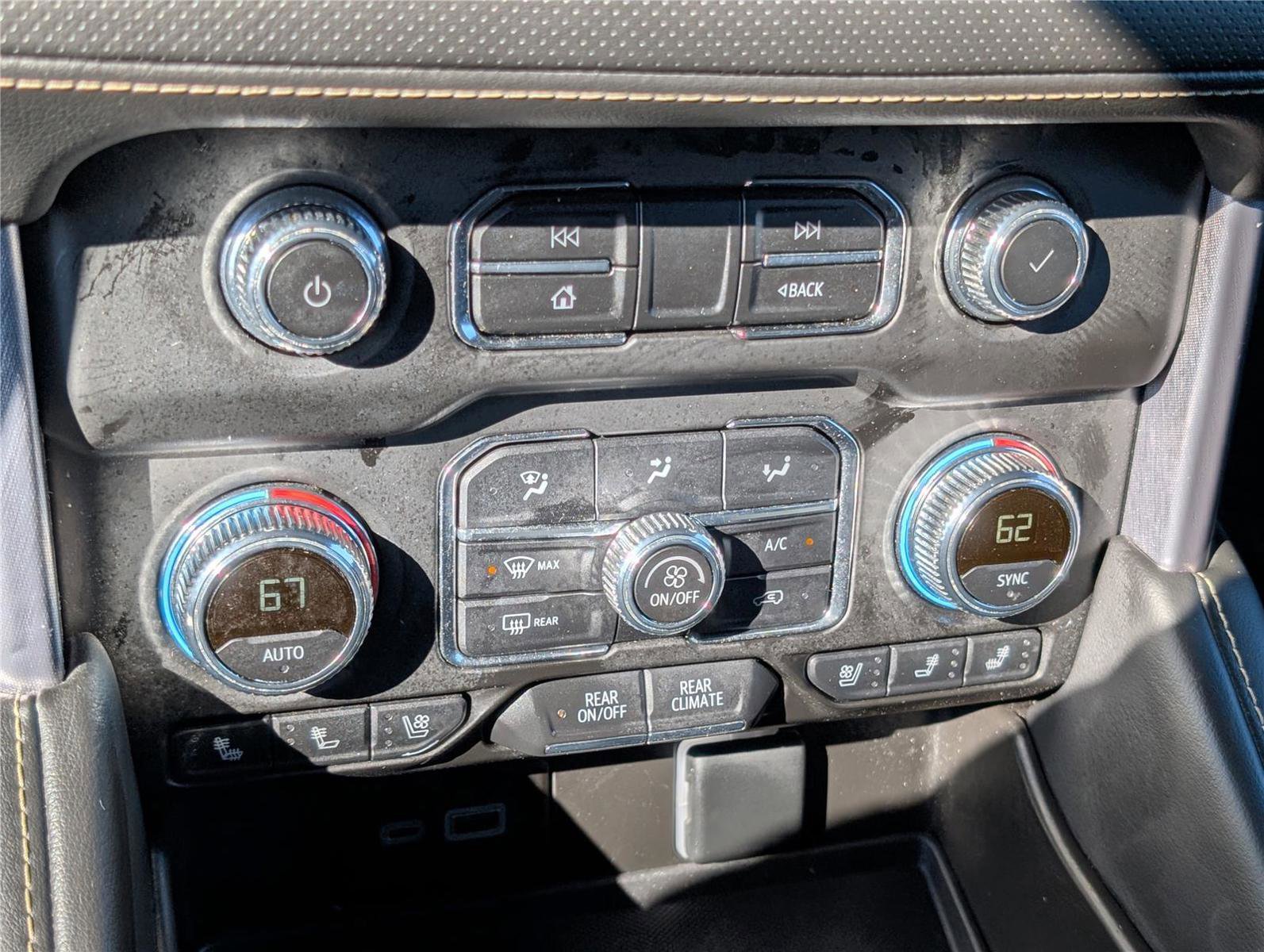 Used 2024 GMC Yukon SLT image 29