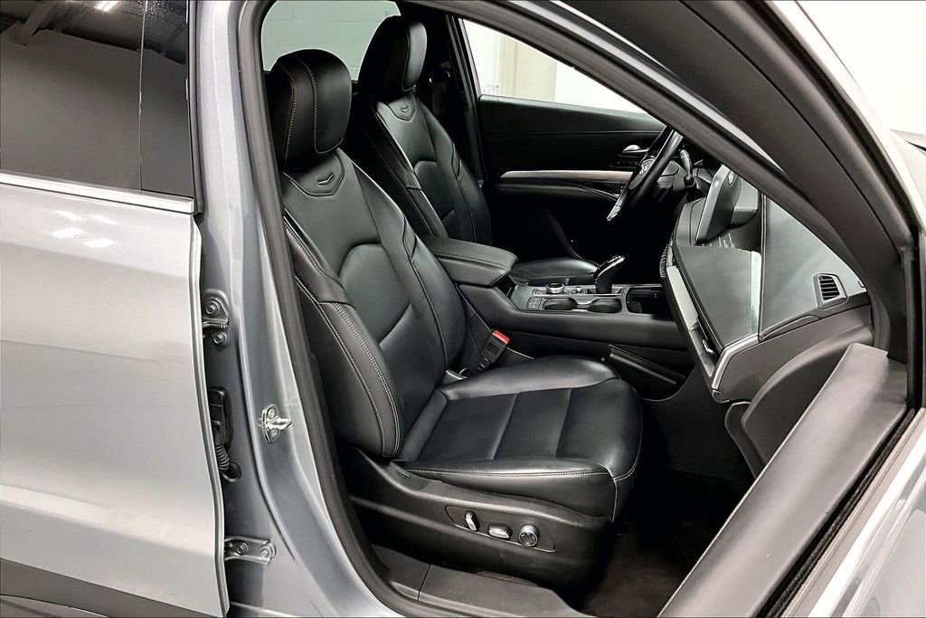 Used 2024 Cadillac XT4 Premium Luxury AWD/4WD image 9