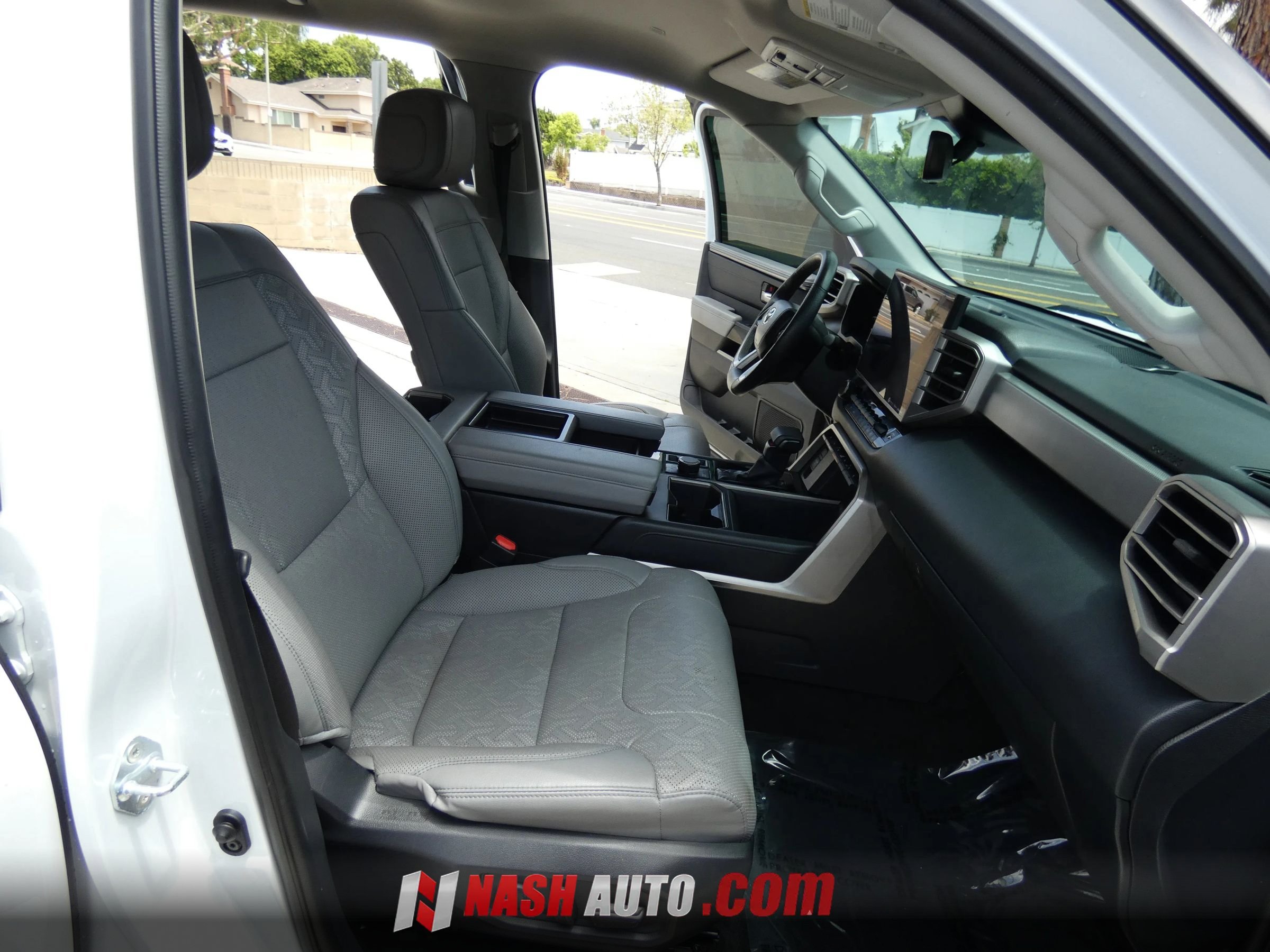 Used 2024 Toyota Tundra Limited w/ TRD Off-Road Package AWD/4WD image 35