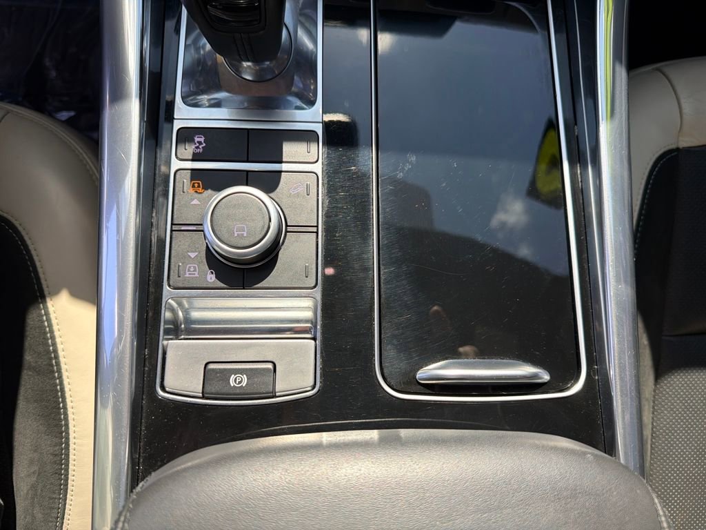 Used 2020 Land Rover Range Rover Sport HST image 29