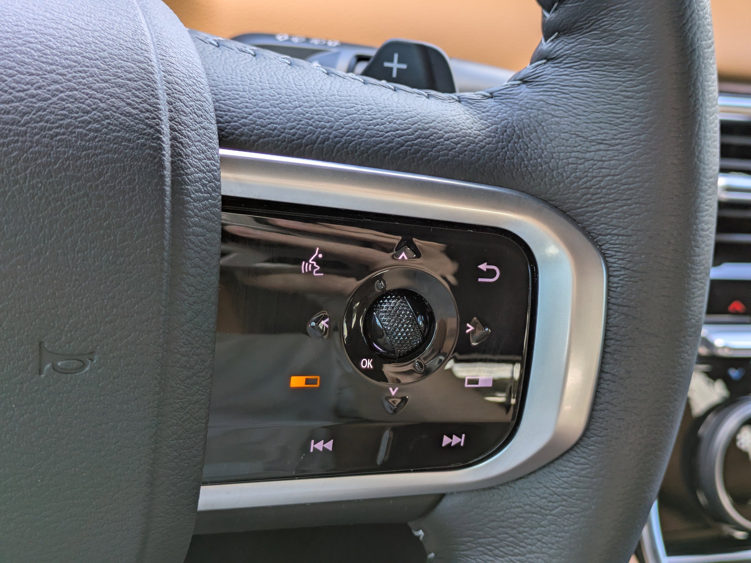 Used 2025 Nissan Armada SL w/ Captain's Chari Seat Package image 24