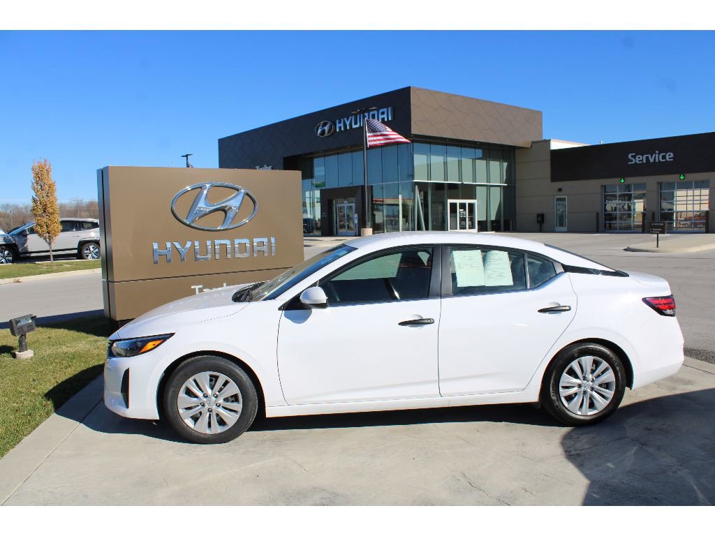 Used 2025 Nissan Sentra S image 2