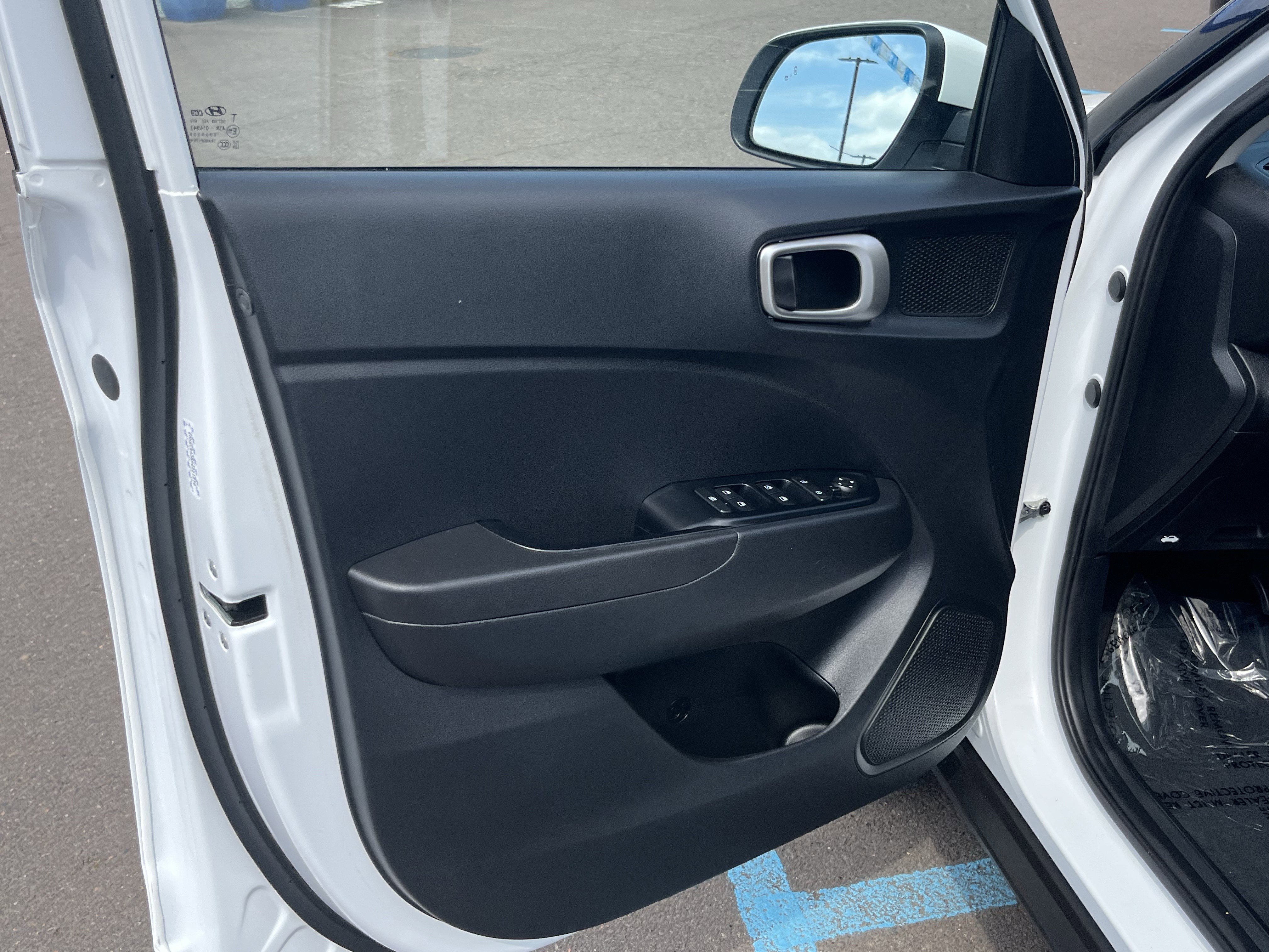 Certified 2023 Hyundai Venue SEL image 15