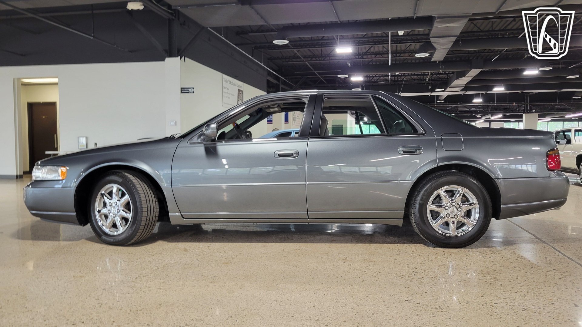 Used 2004 Cadillac Seville SLS w/ Preferred Equipment Group FWD image 23