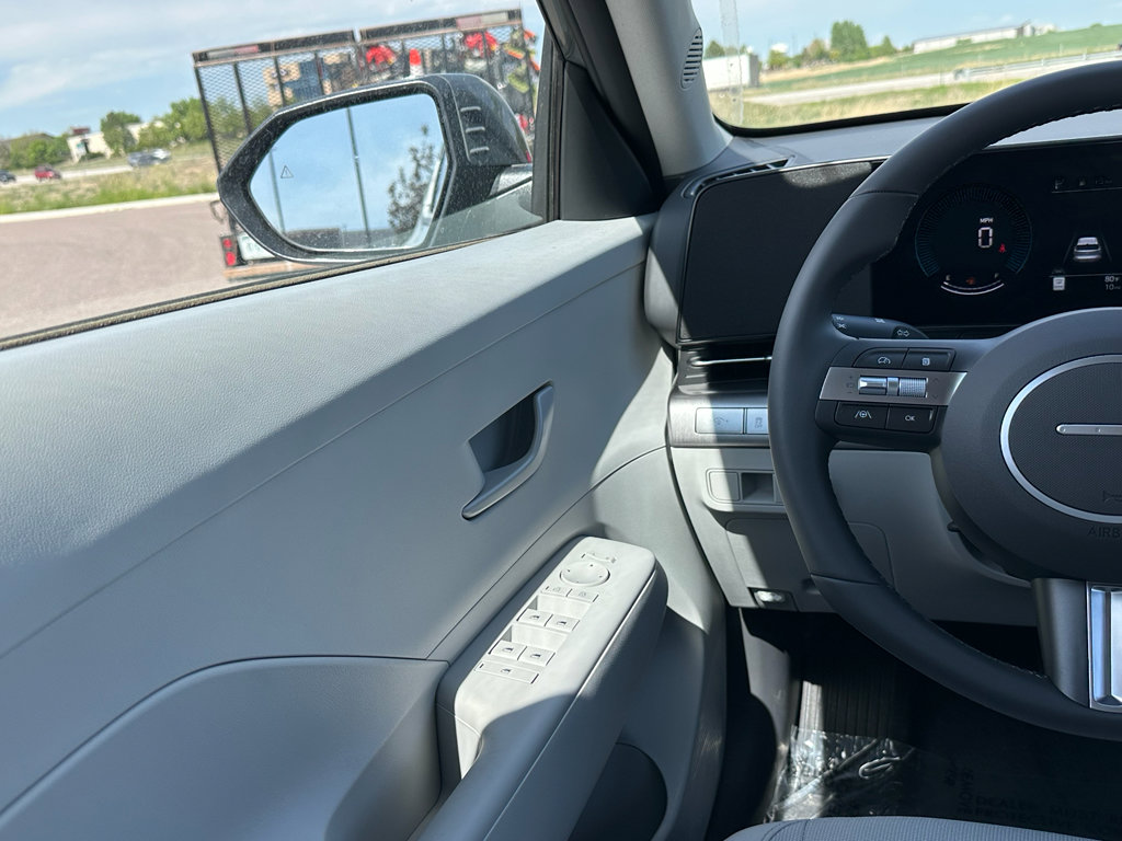 Used 2025 Hyundai Kona SEL image 18