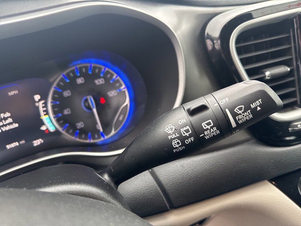 Used 2024 Chrysler Pacifica Touring-L image 41