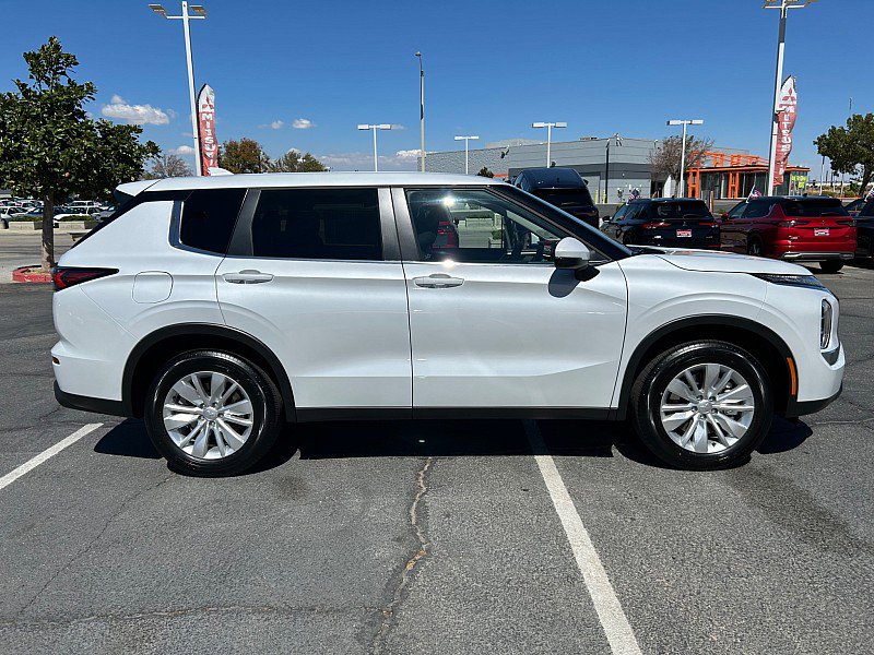 New 2025 Mitsubishi Outlander ES image 15