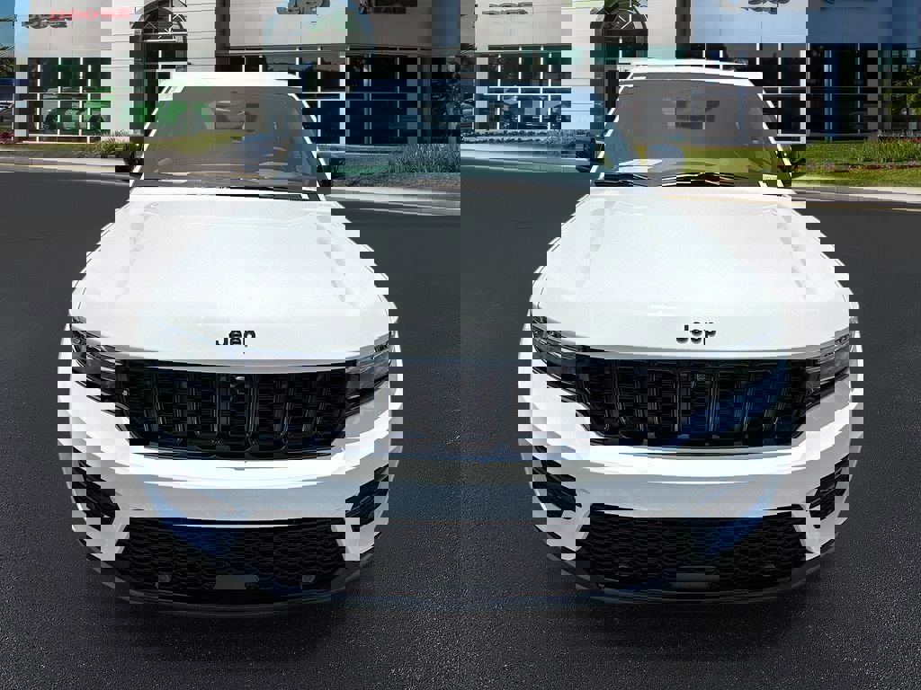 New 2025 Jeep Grand Cherokee Limited w/ Luxury Tech Group II image 2