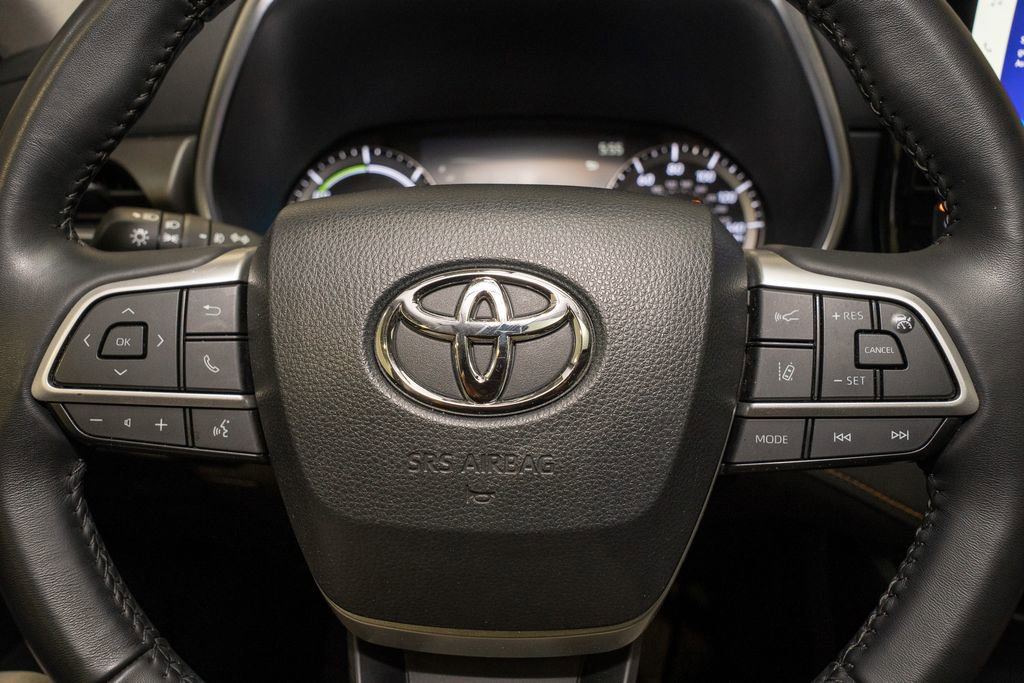 Used 2023 Toyota Highlander Bronze Edition image 21