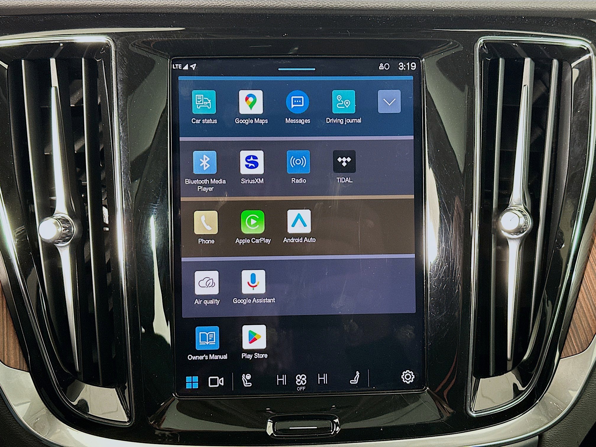 Used 2025 Volvo S60 B5 Plus image 21