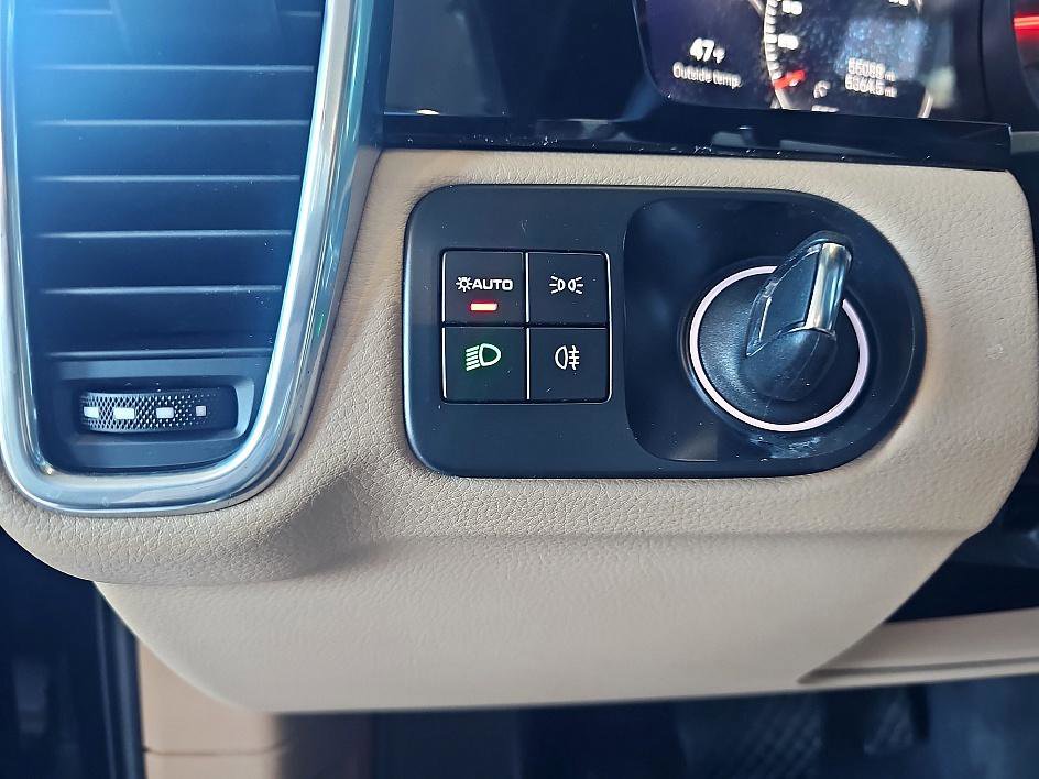 Used 2022 Porsche Cayenne image 14