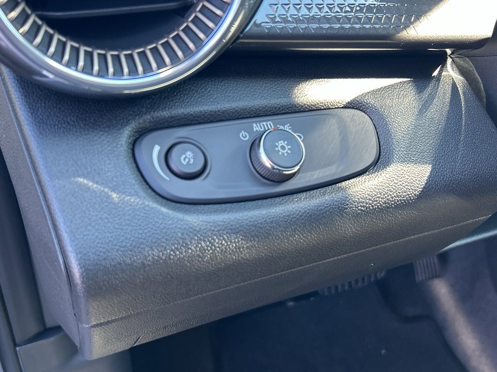 New 2026 Chevrolet Trax ACTIV w/ Sunroof Package image 18